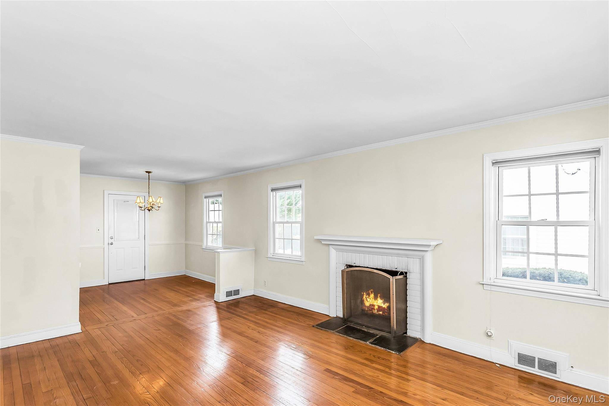 26 Ridge DR, Manhasset, NY 11030