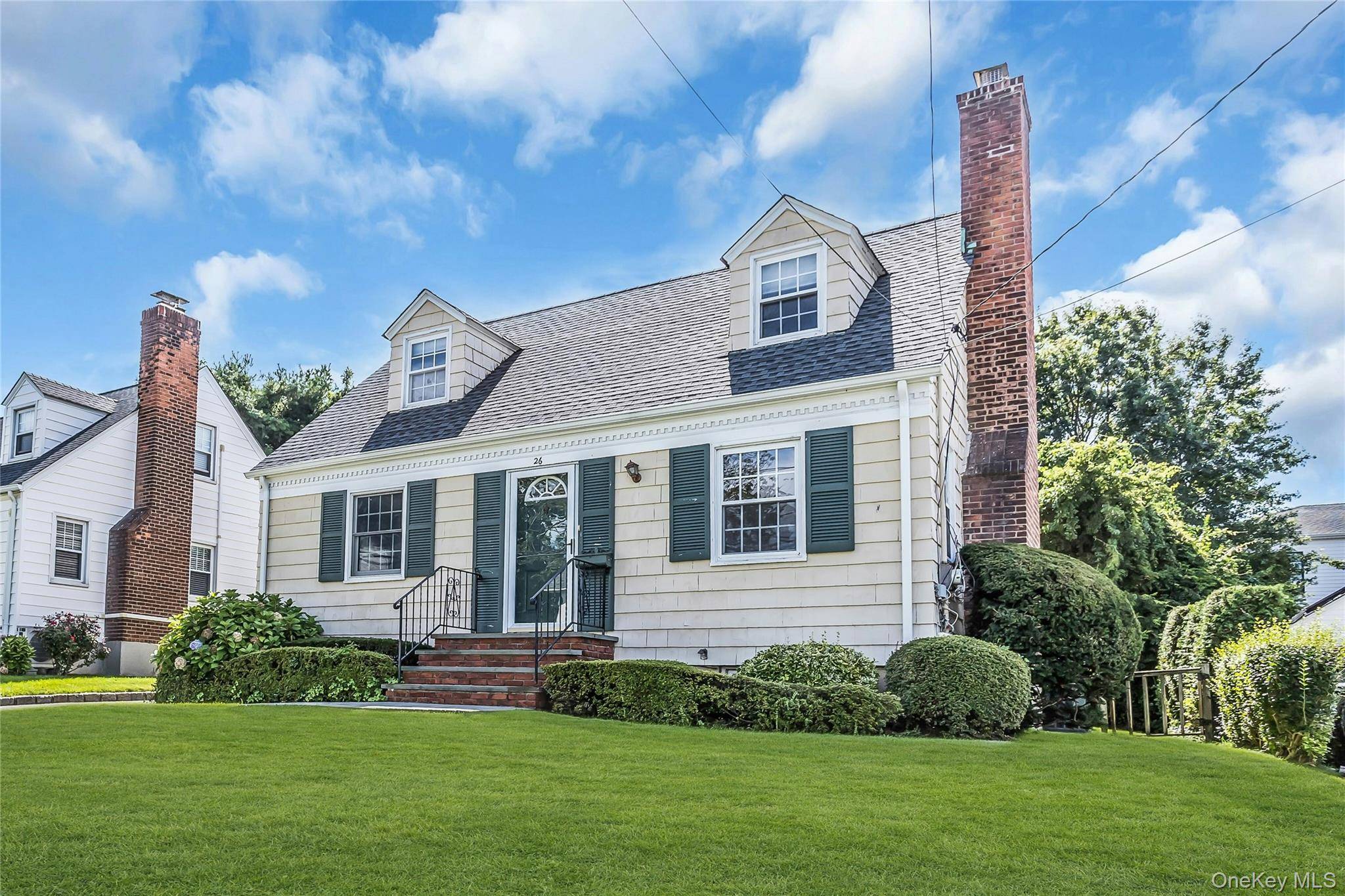 26 Ridge DR, Manhasset, NY 11030