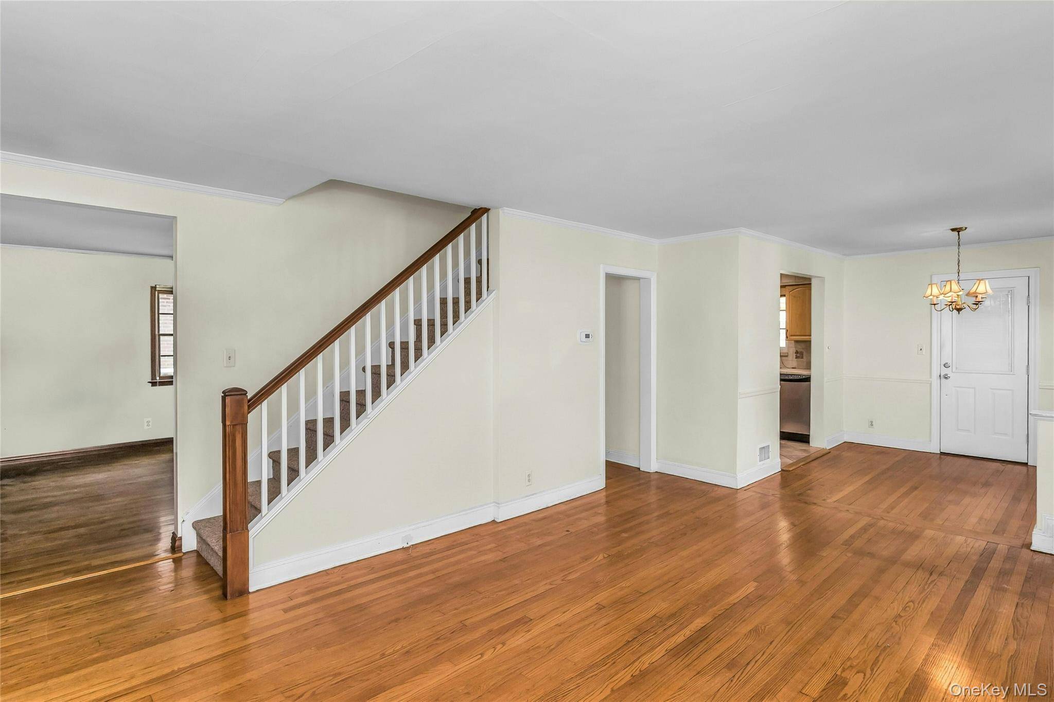 26 Ridge DR, Manhasset, NY 11030