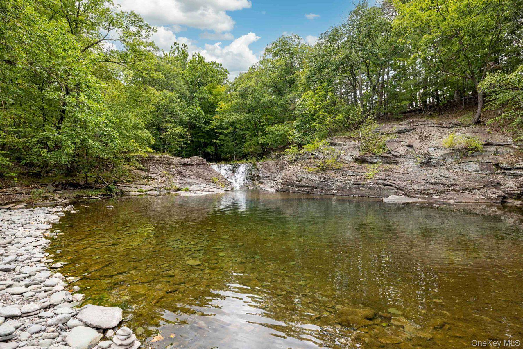 61 Woodland Falls RD, Saugerties, NY 12477