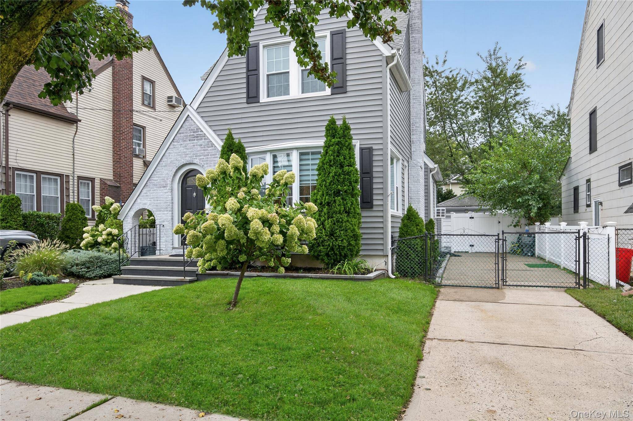 344 Houston AVE, Mineola, NY 11501