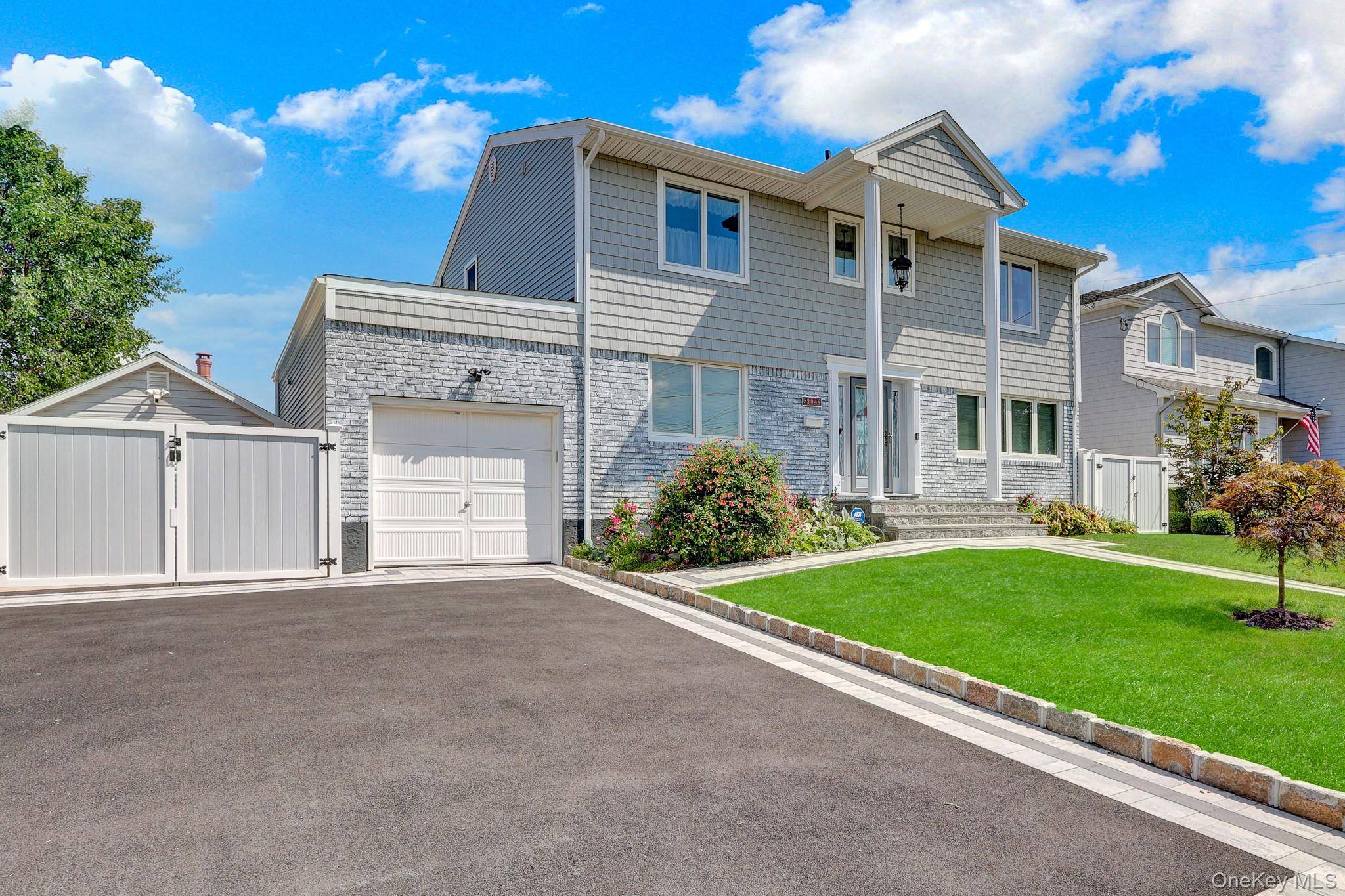 204 Bayview AVE, Massapequa, NY 11758