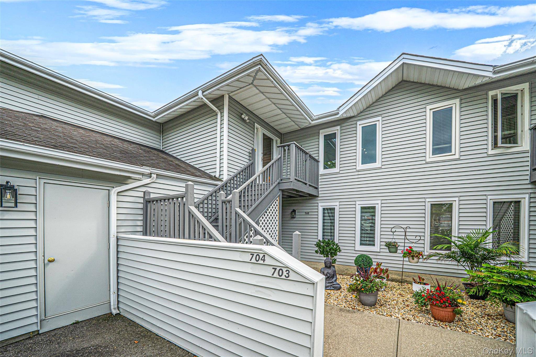 704 Fenway RD, Saint James, NY 11780