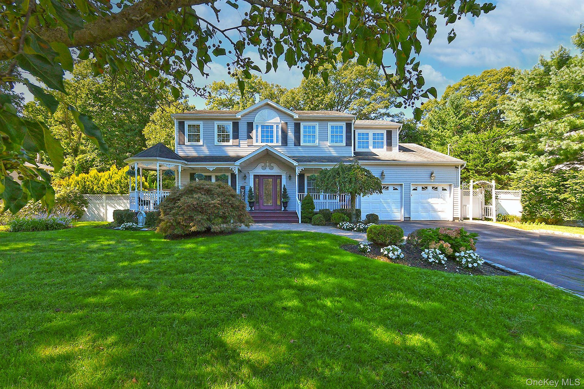 7 Ona AVE, Dix Hills, NY 11746
