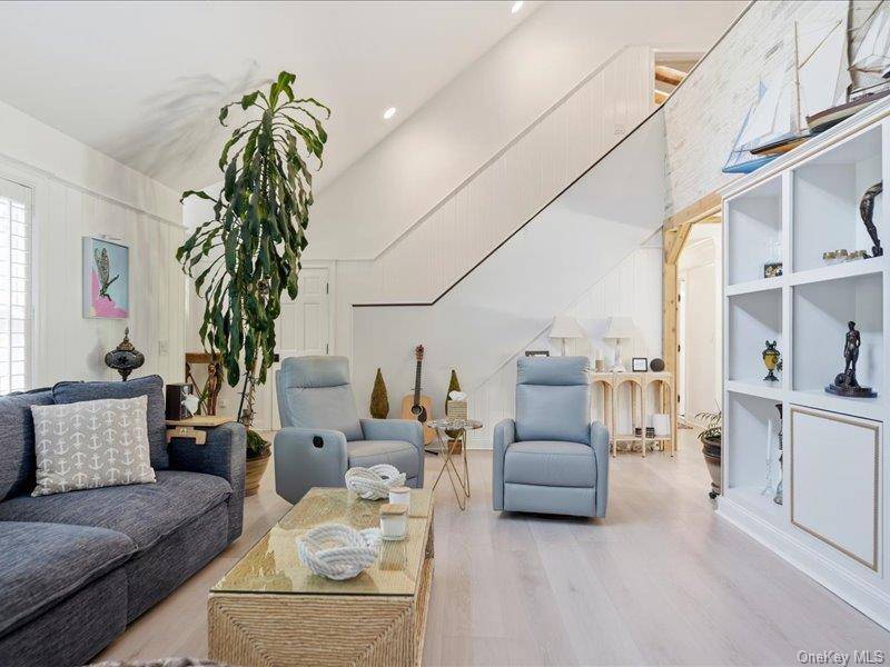 5 Deerland DR, East Quogue, NY 11942