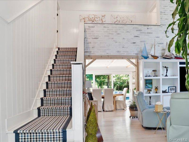 5 Deerland DR, East Quogue, NY 11942