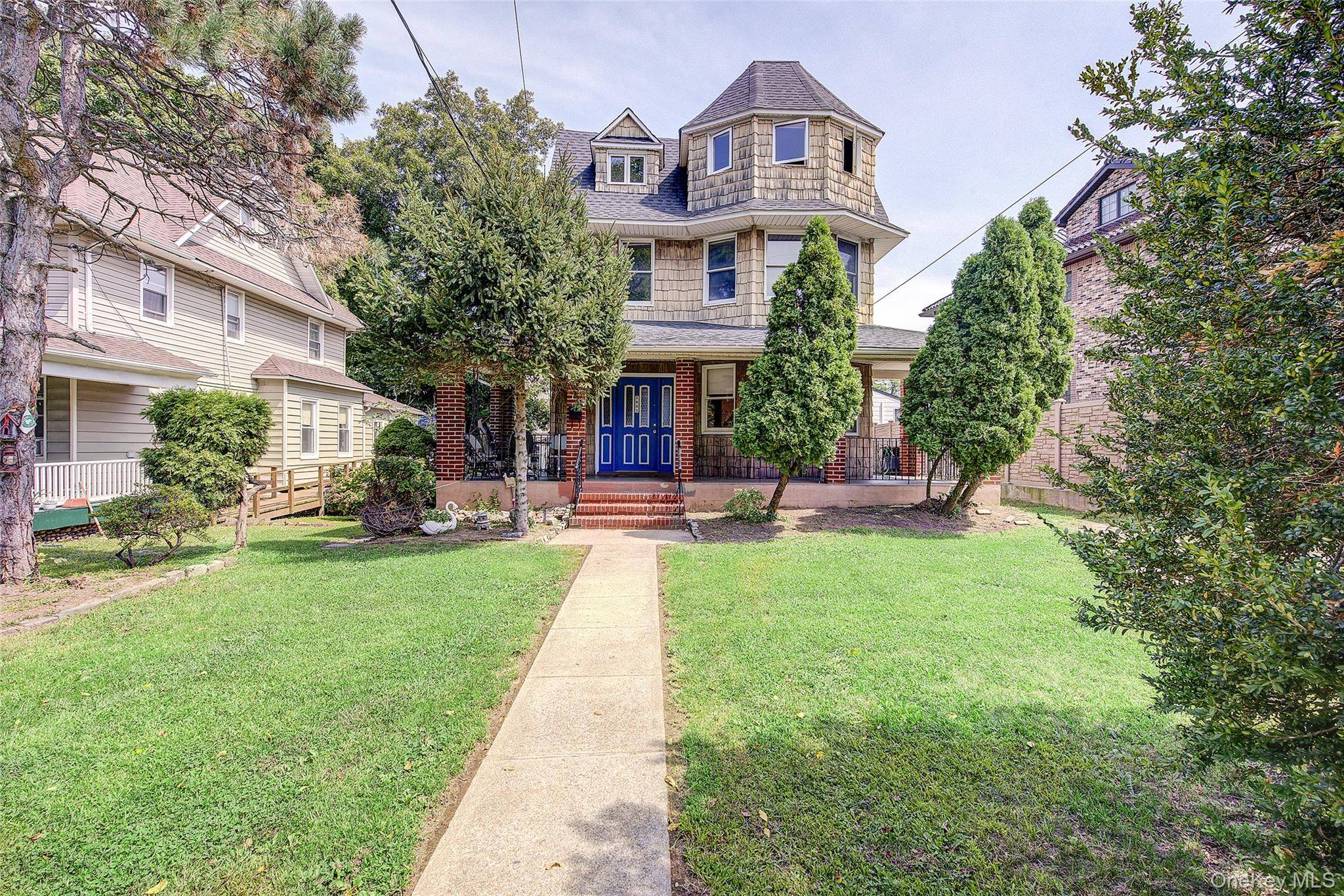 38-05 221st ST, Bayside, NY 11361