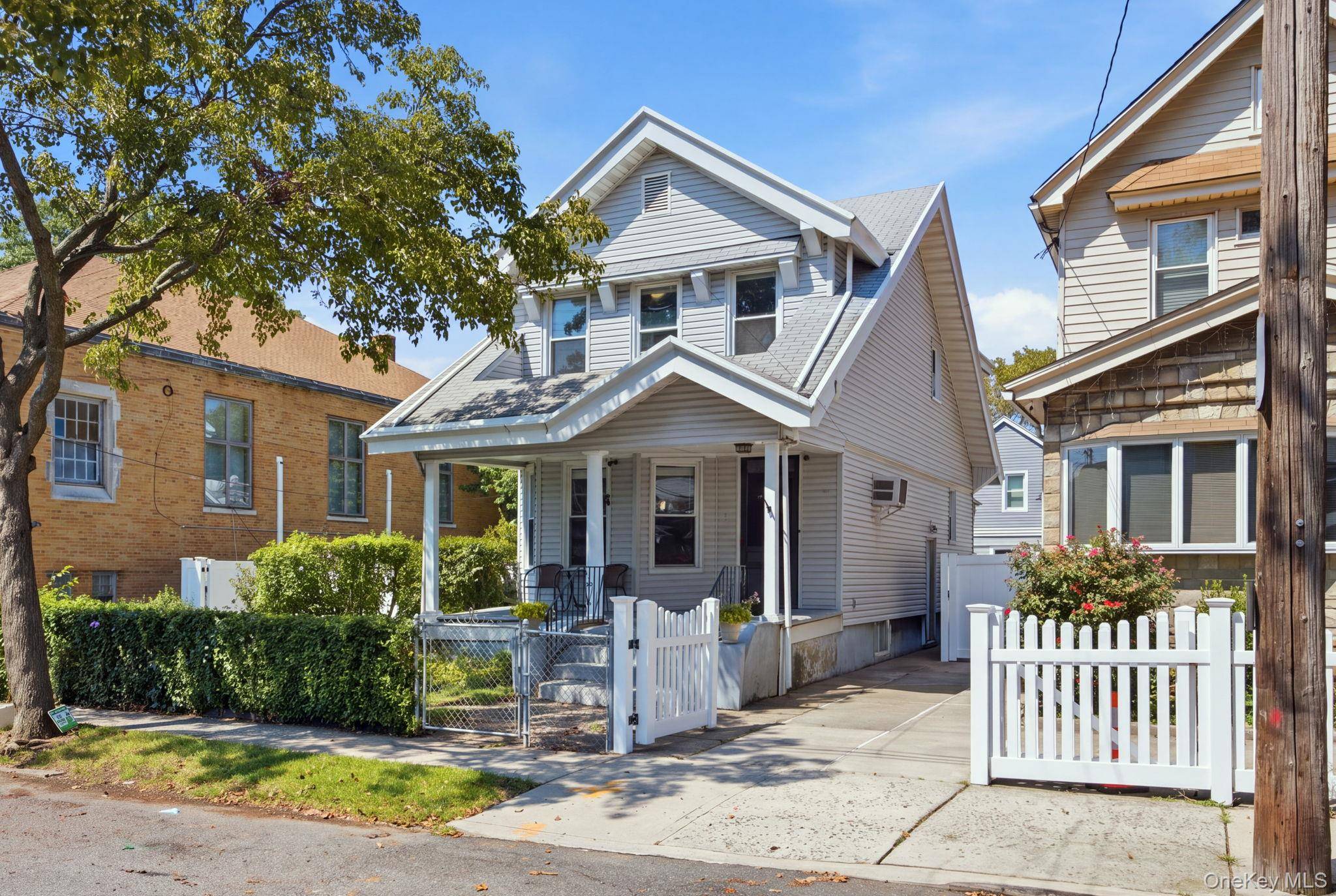 93-27 92nd AVE, Woodhaven, NY 11421