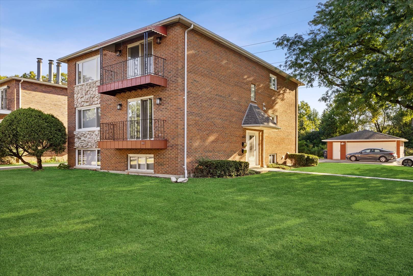 801 Barnsdale RD #2, La Grange Park, IL 60526