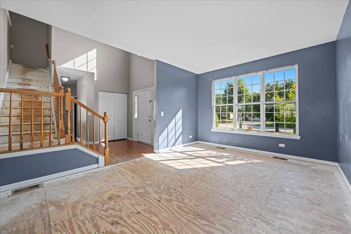 320 Hampstead DR, Sugar Grove, IL 60554
