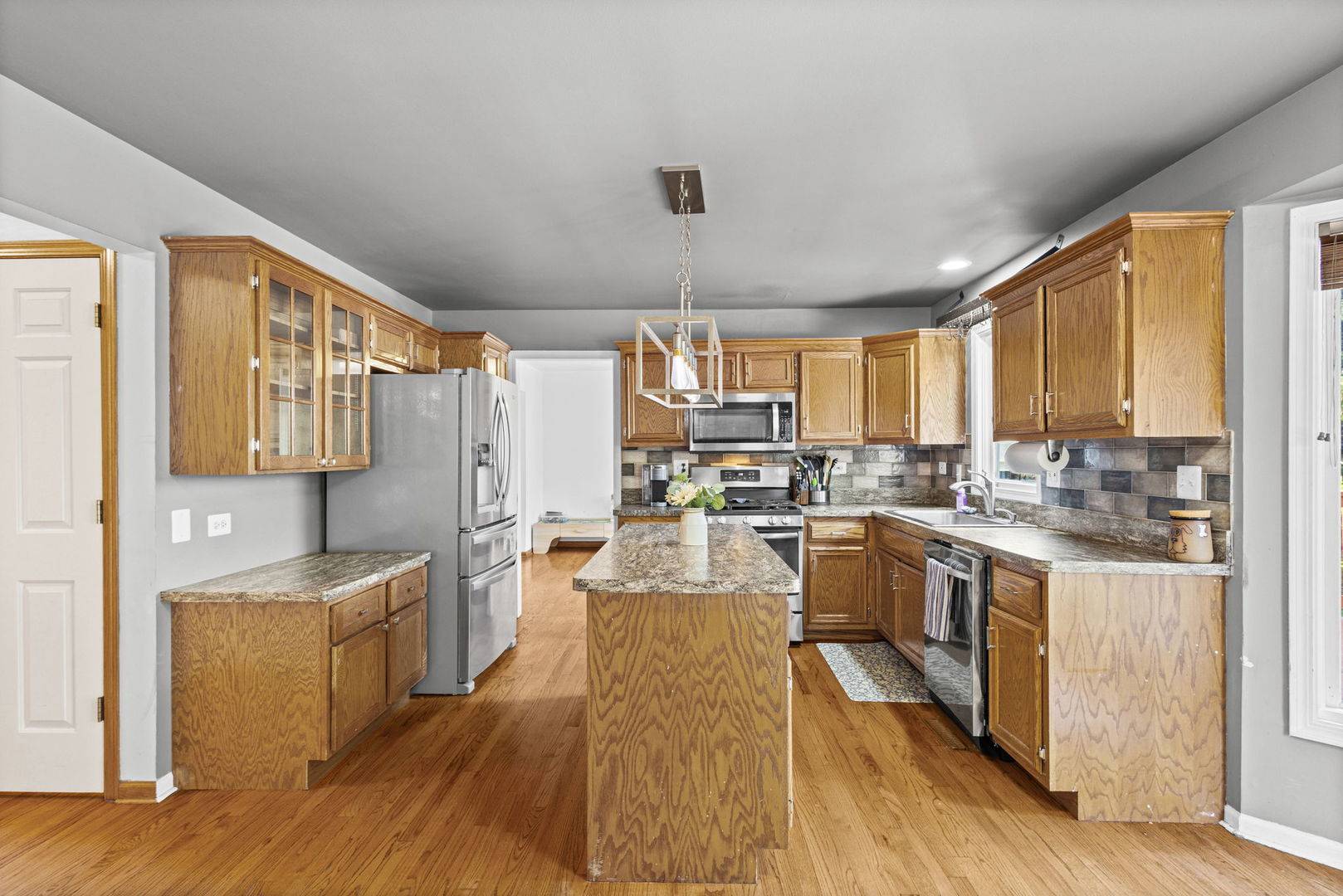 307 Cass ST, Lemont, IL 60439