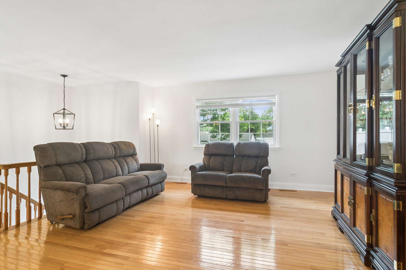 1120 Valley Stream DR, Wheeling, IL 60090
