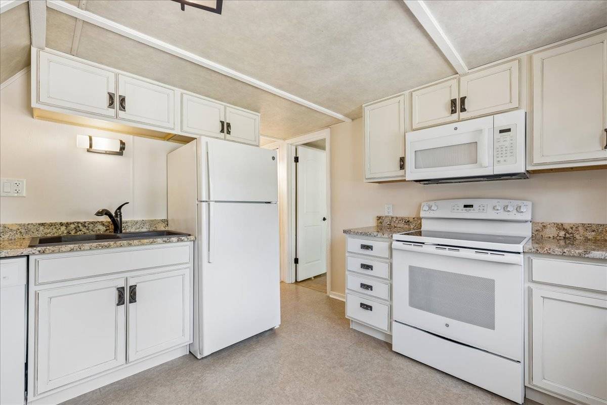 40576 N Grand AVE, Antioch, IL 60002