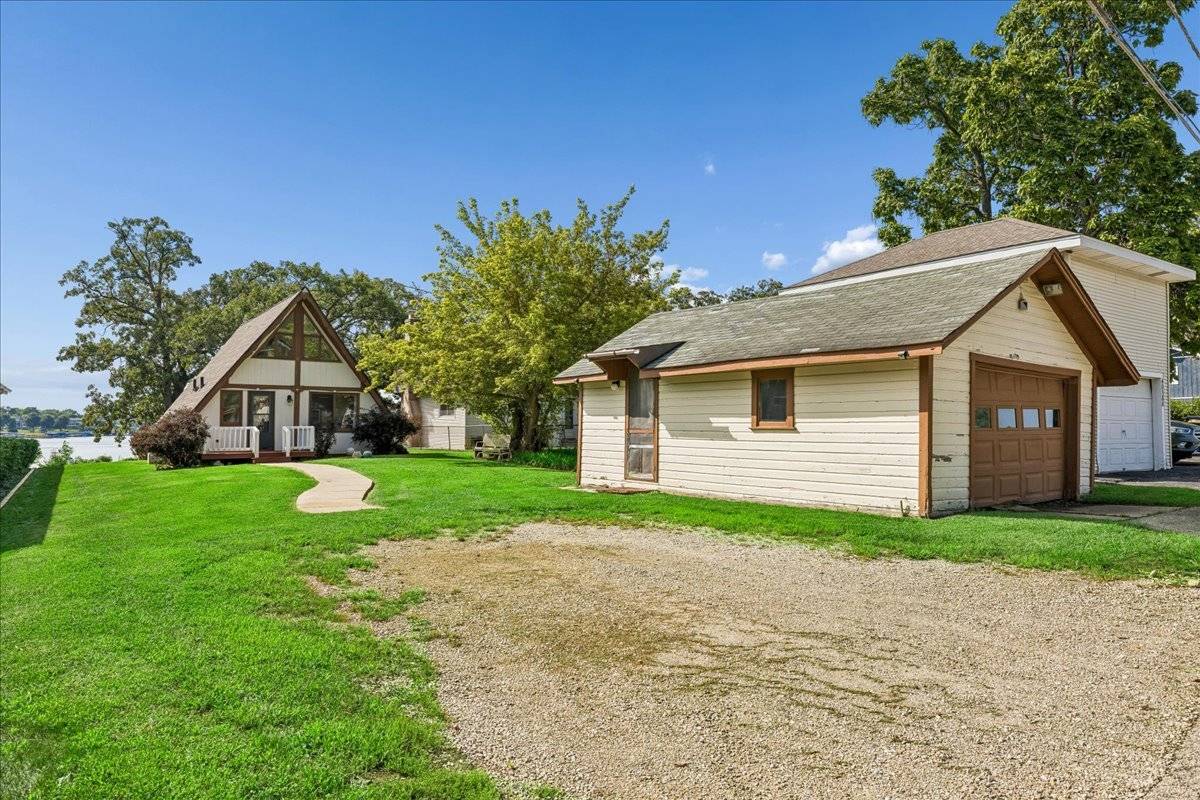 40576 N Grand AVE, Antioch, IL 60002