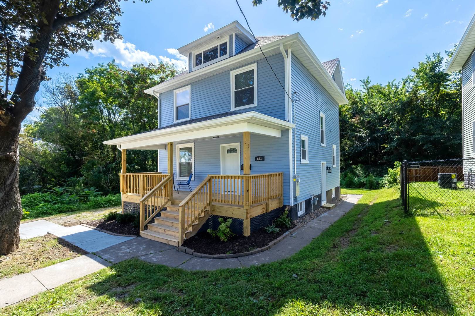 613 W 13th ST, Davenport, IA 52803