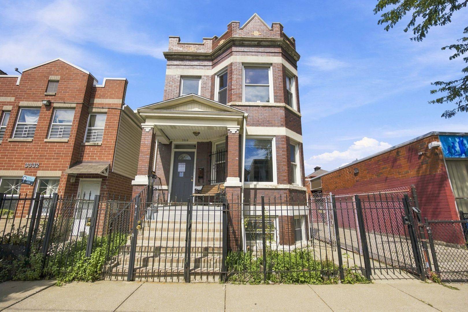 3330 W Evergreen AVE #2, Chicago, IL 60651