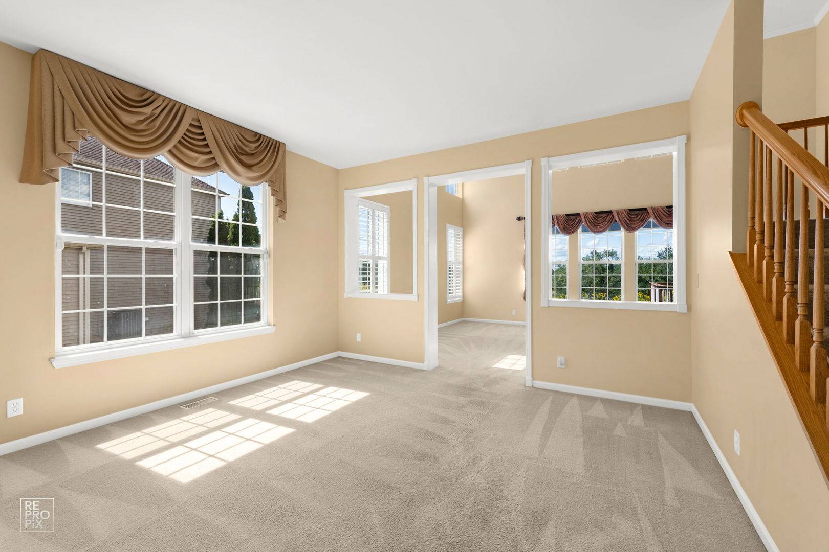 920 Mcdole DR, Sugar Grove, IL 60554