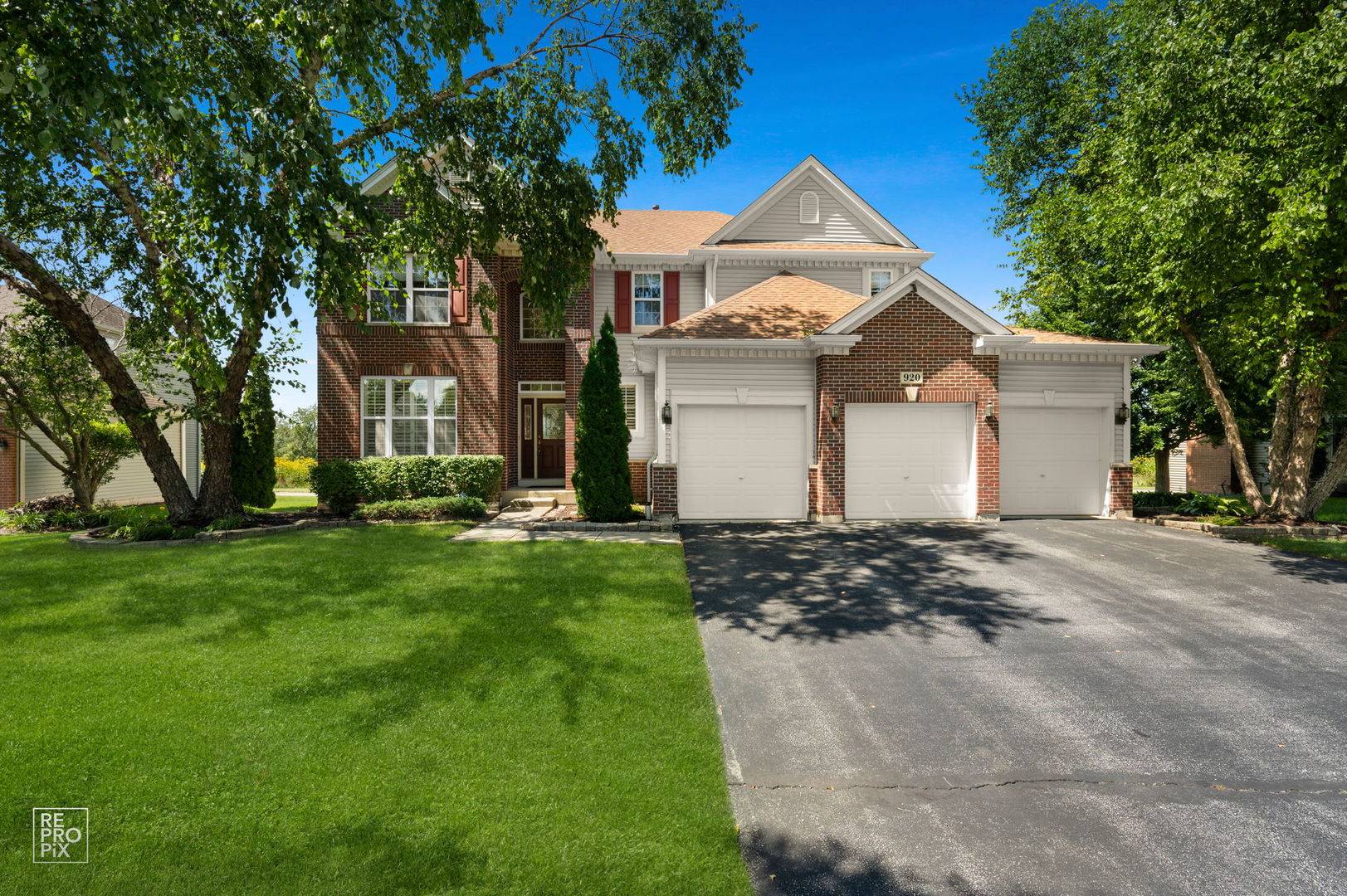 920 Mcdole DR, Sugar Grove, IL 60554