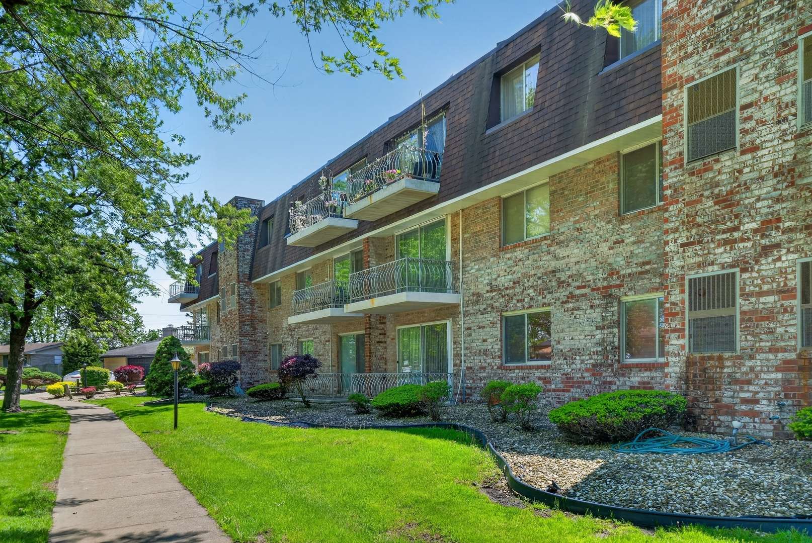 3235 S Manor DR #104, Lansing, IL 60438