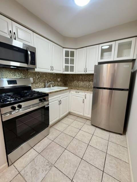 5348 N Cumberland AVE #300, Chicago, IL 60656