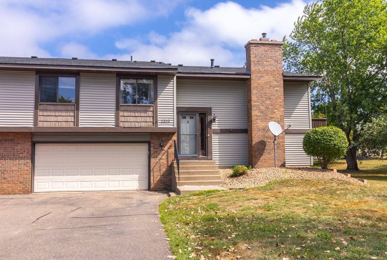 2819 Wimbledon RDG, Woodbury, MN 55125