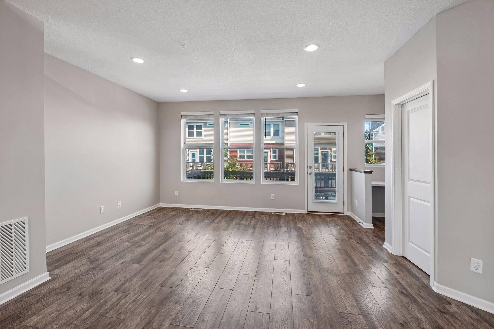 5202 Hampton ST NE, Prior Lake, MN 55372