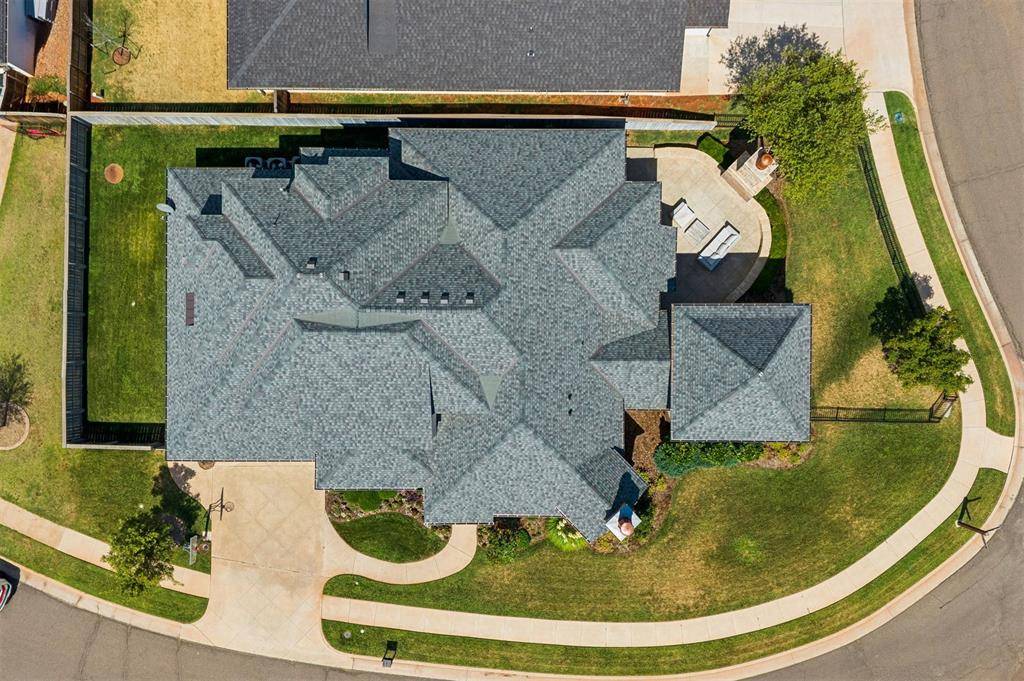16738 Little Leaf CT, Edmond, OK 73012