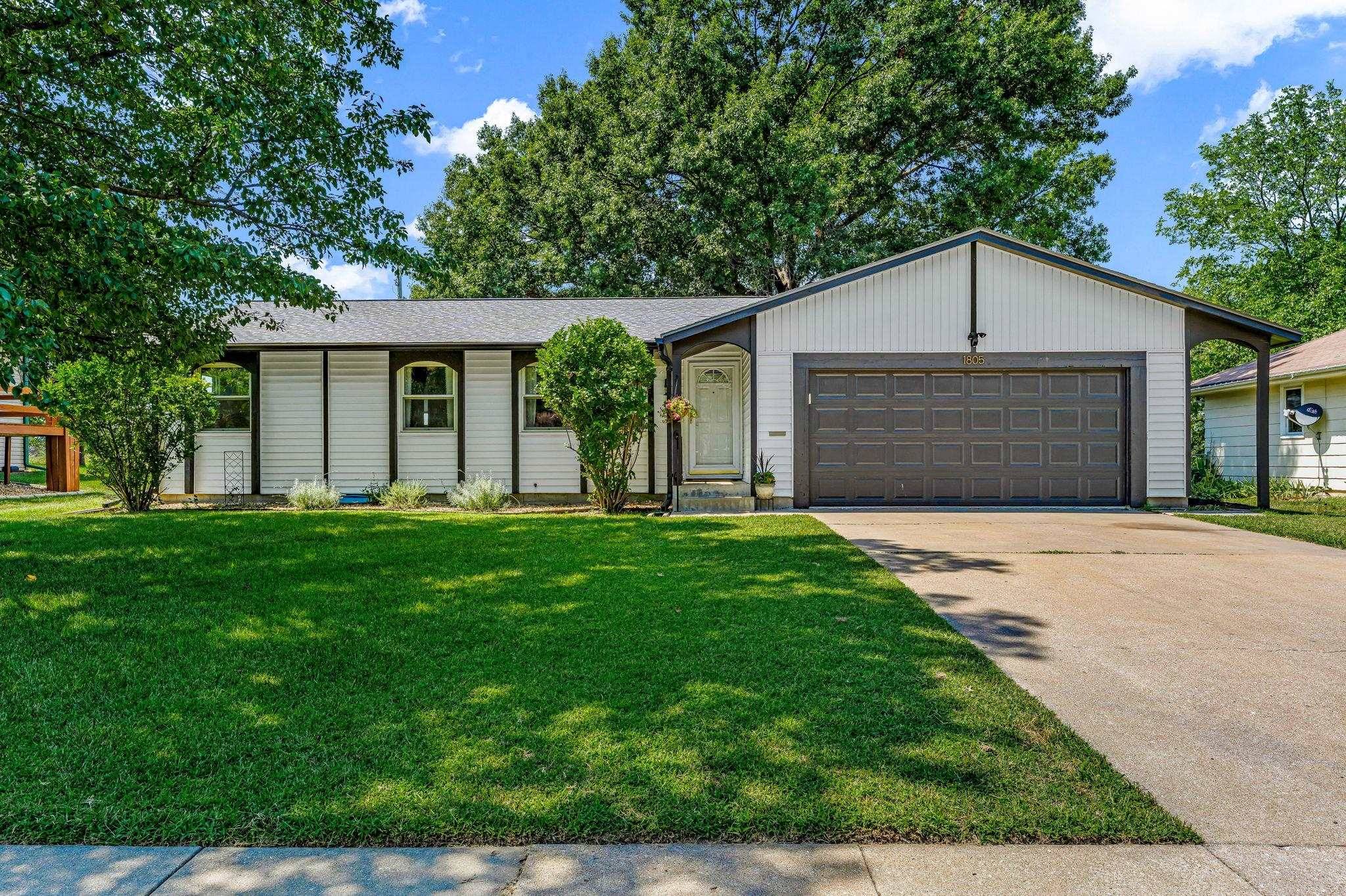1805 SW Arrowhead Road, Topeka, KS 66604