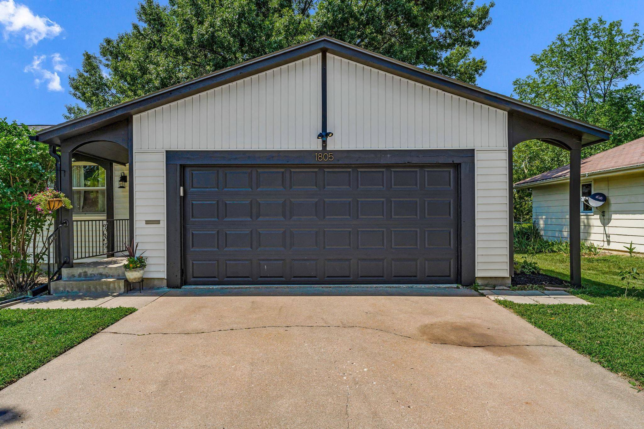 1805 SW Arrowhead Road, Topeka, KS 66604