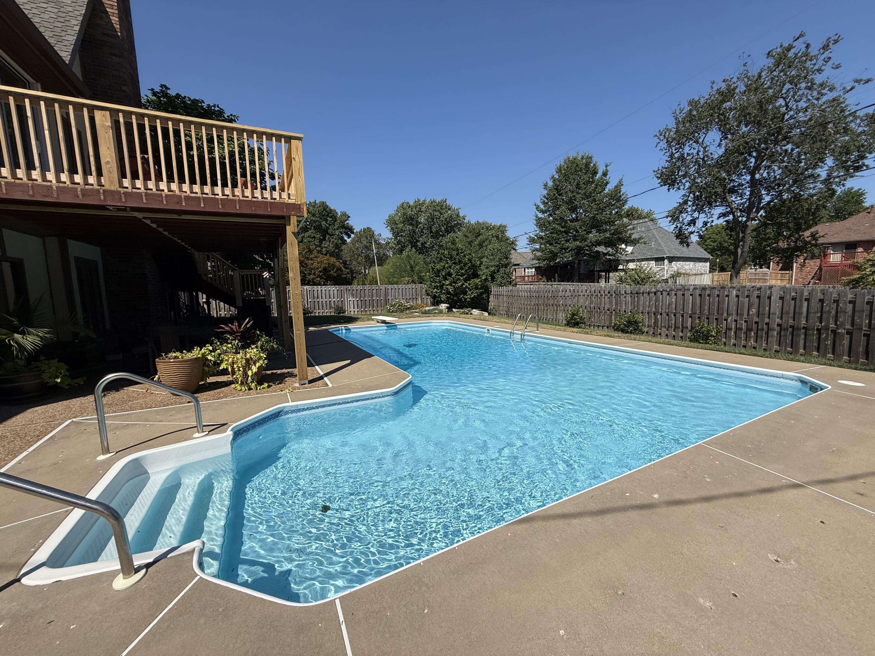 1921 E Nottingham ST, Springfield, MO 65804