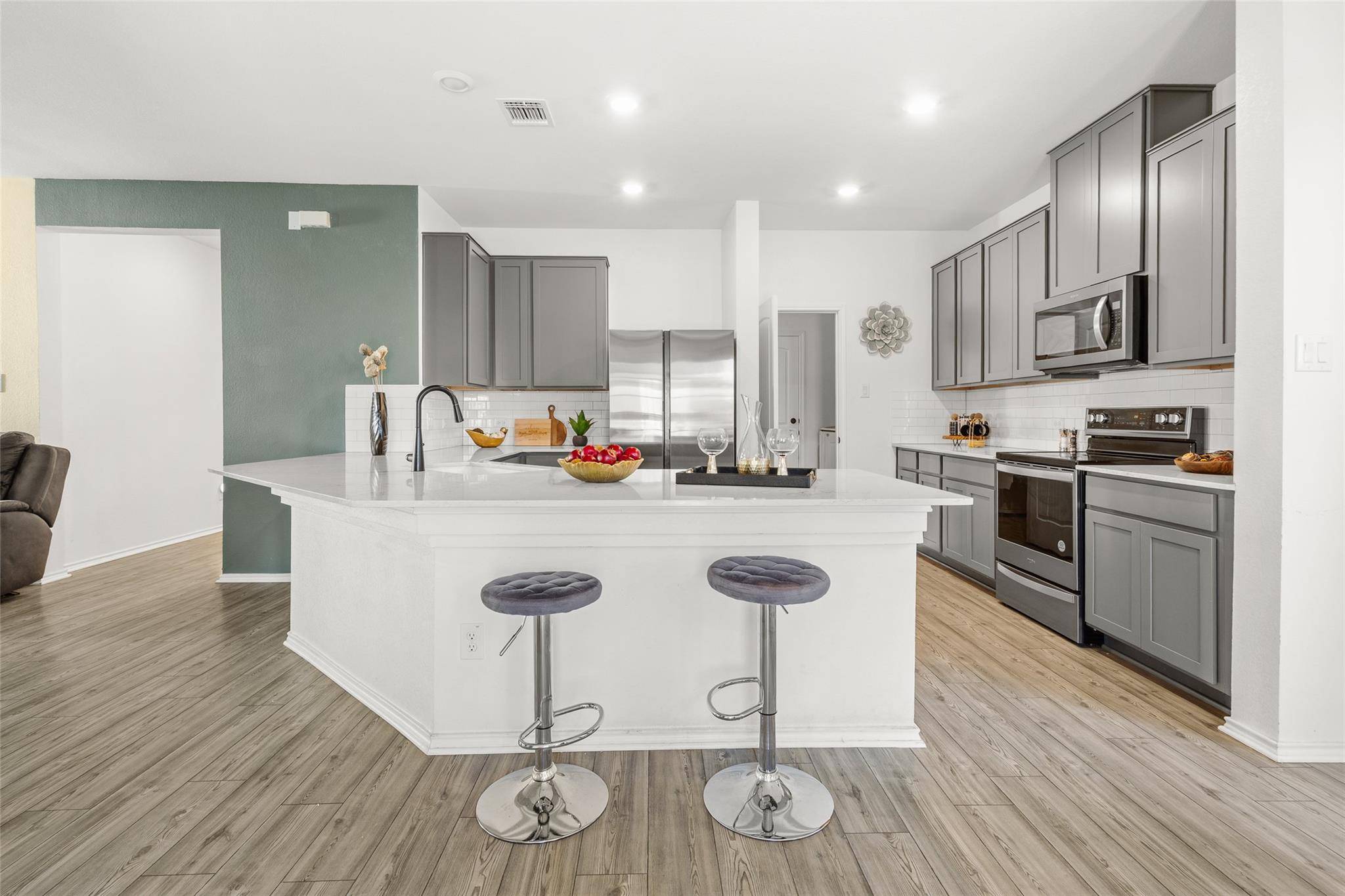 105 Colonel McNally LOOP, Jarrell, TX 76537
