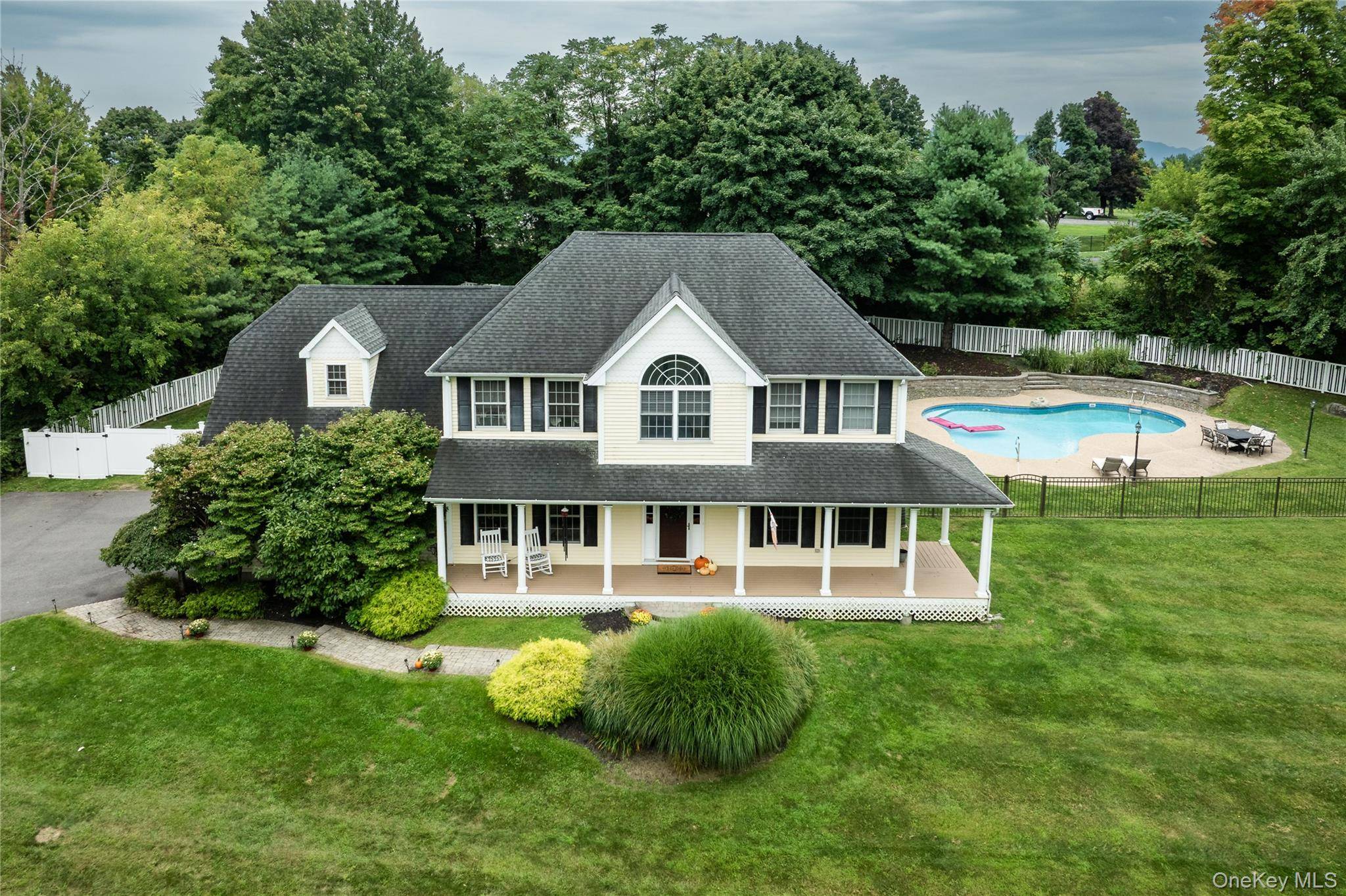 12 Ridgeview LN, Marlboro, NY 12542