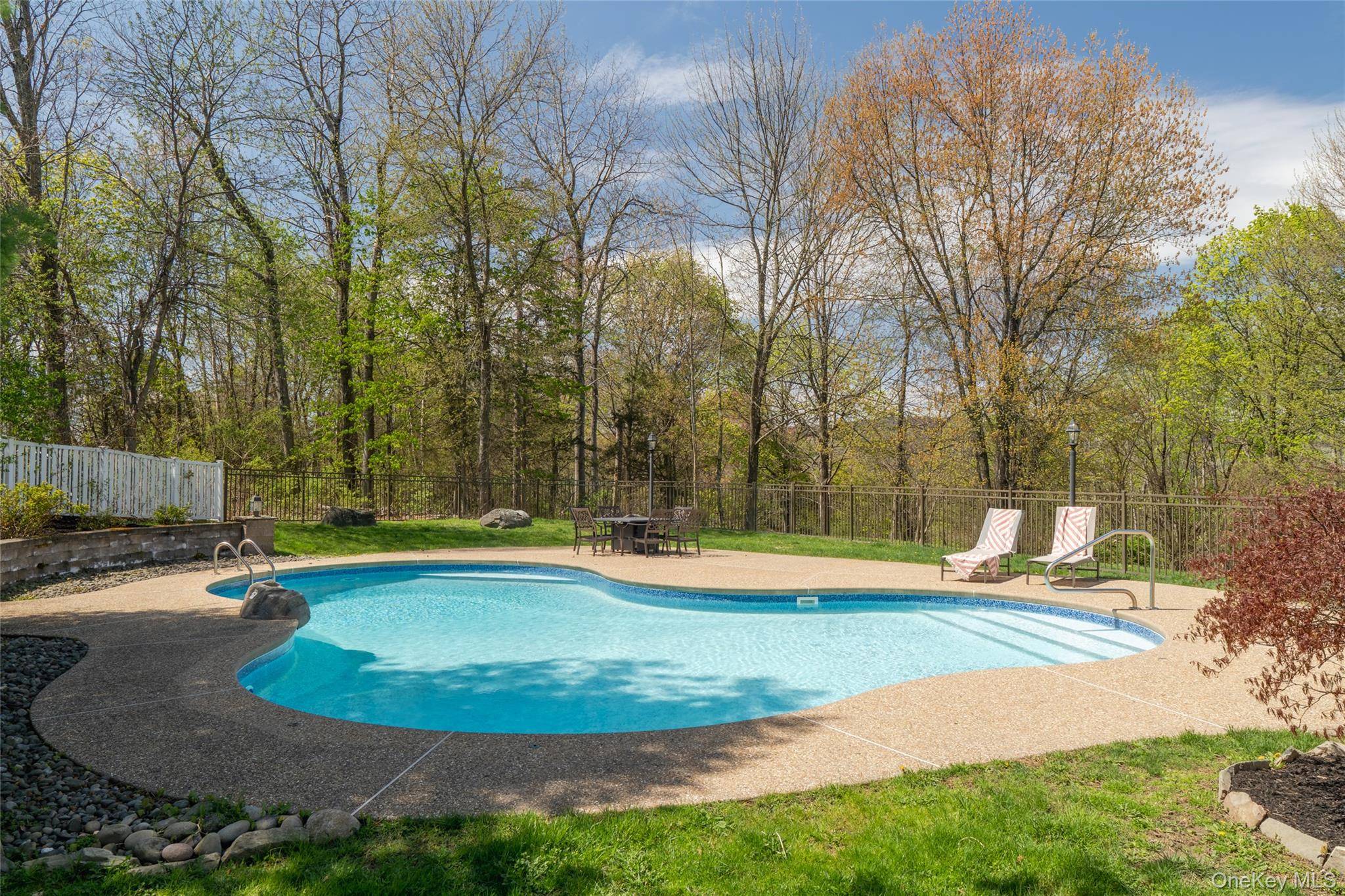 12 Ridgeview LN, Marlboro, NY 12542