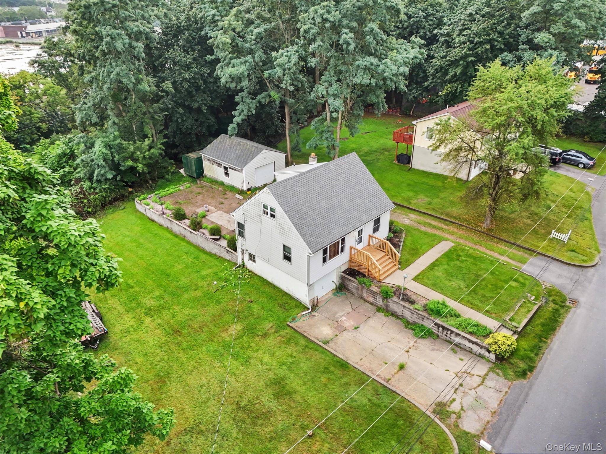 4 Garrett PL, Poughkeepsie, NY 12603