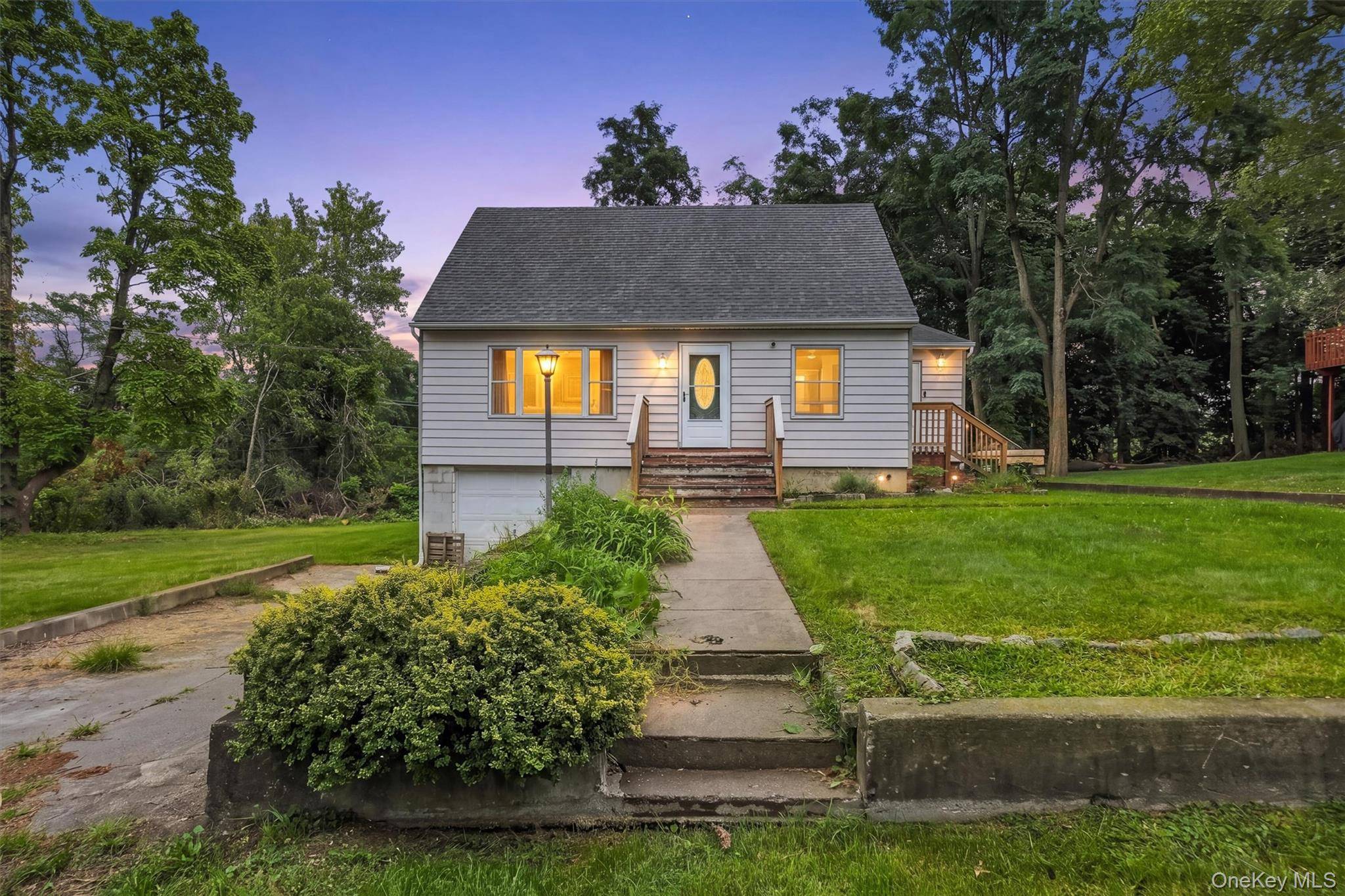 4 Garrett PL, Poughkeepsie, NY 12603