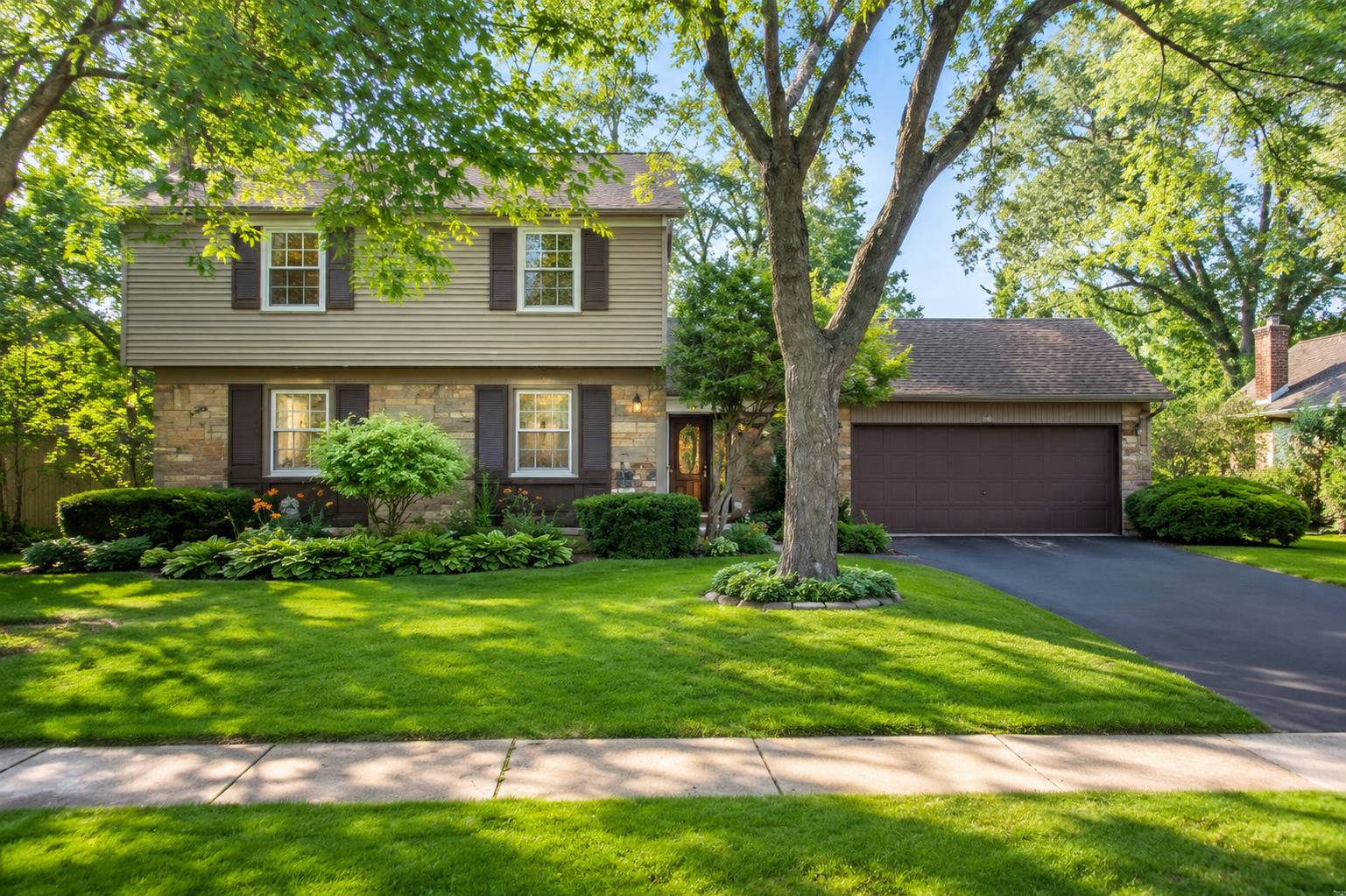 933 Country LN, Buffalo Grove, IL 60089