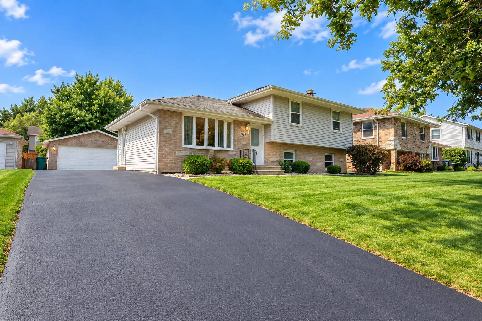 1705 Corregidor ST, Joliet, IL 60435