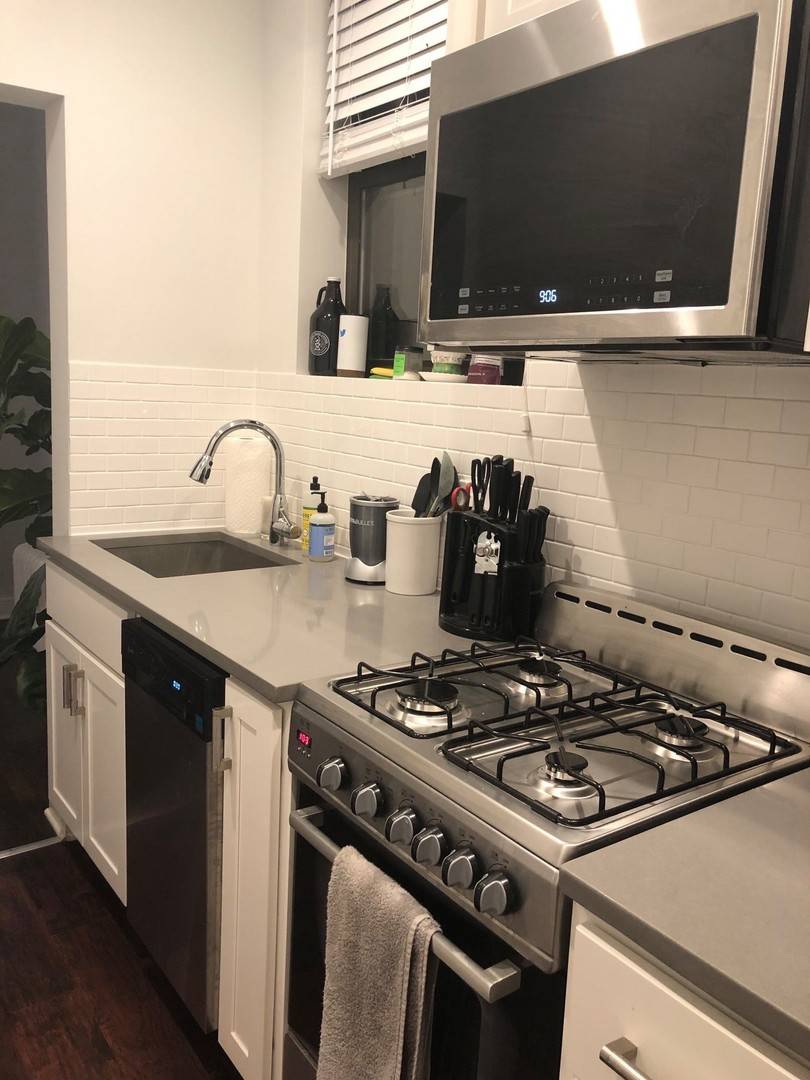 639 W ROSCOE ST #R3, Chicago, IL 60657