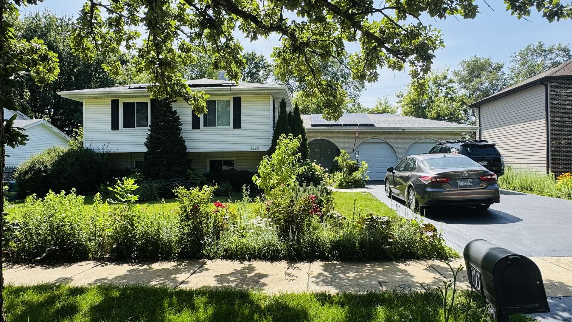 3220 Saratoga AVE, Downers Grove, IL 60515