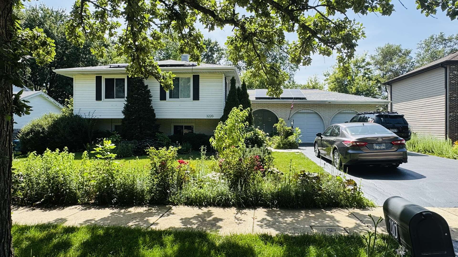 3220 Saratoga AVE, Downers Grove, IL 60515