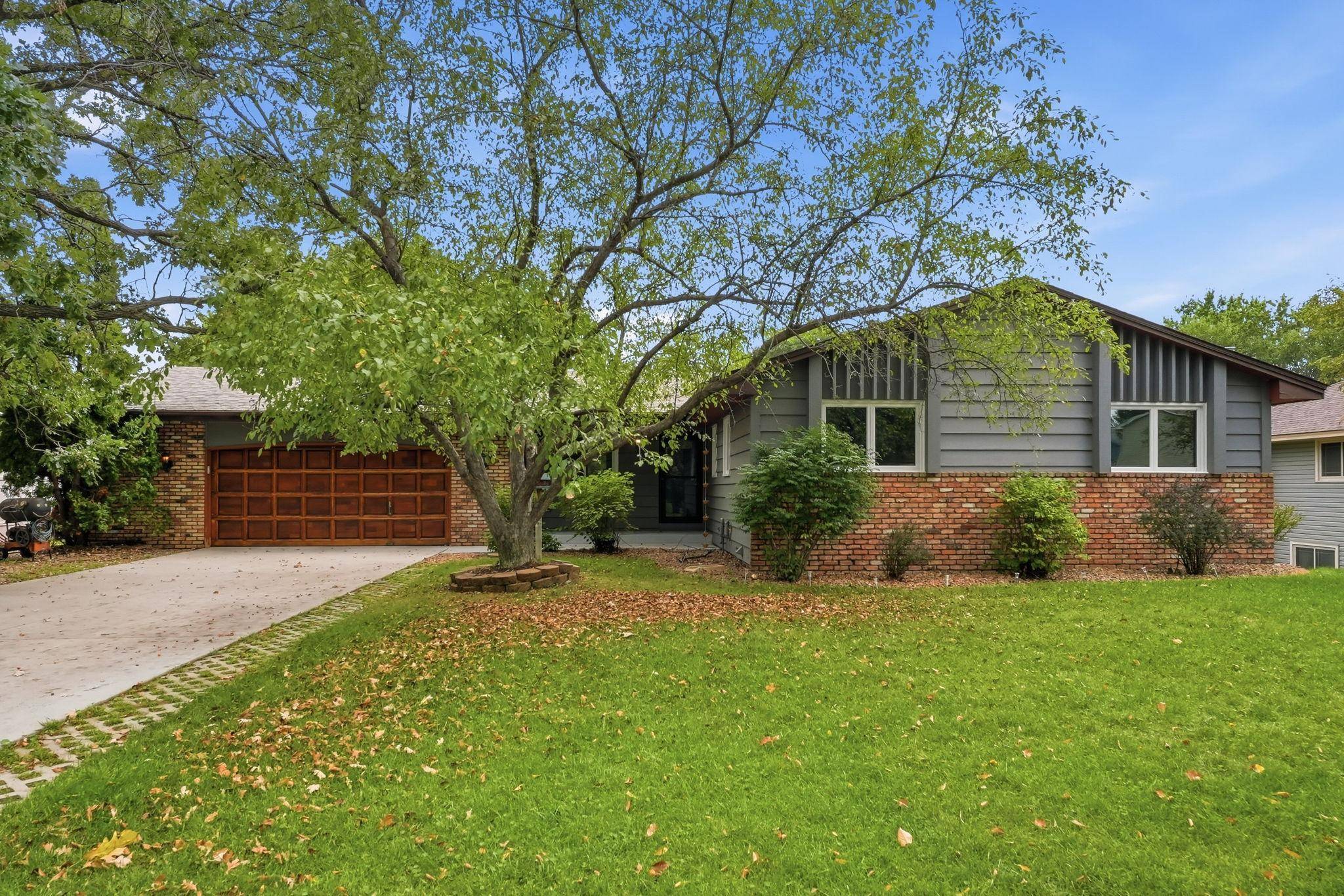 112 108th AVE NW, Coon Rapids, MN 55448