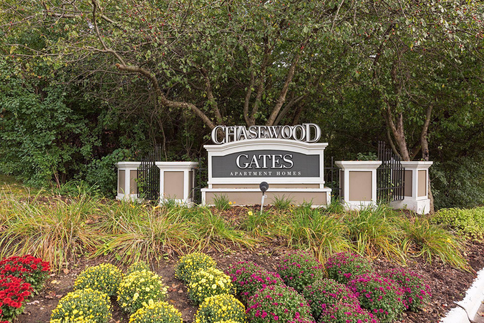 6155 Chasewood Pkwy #1, Minnetonka, MN 55343