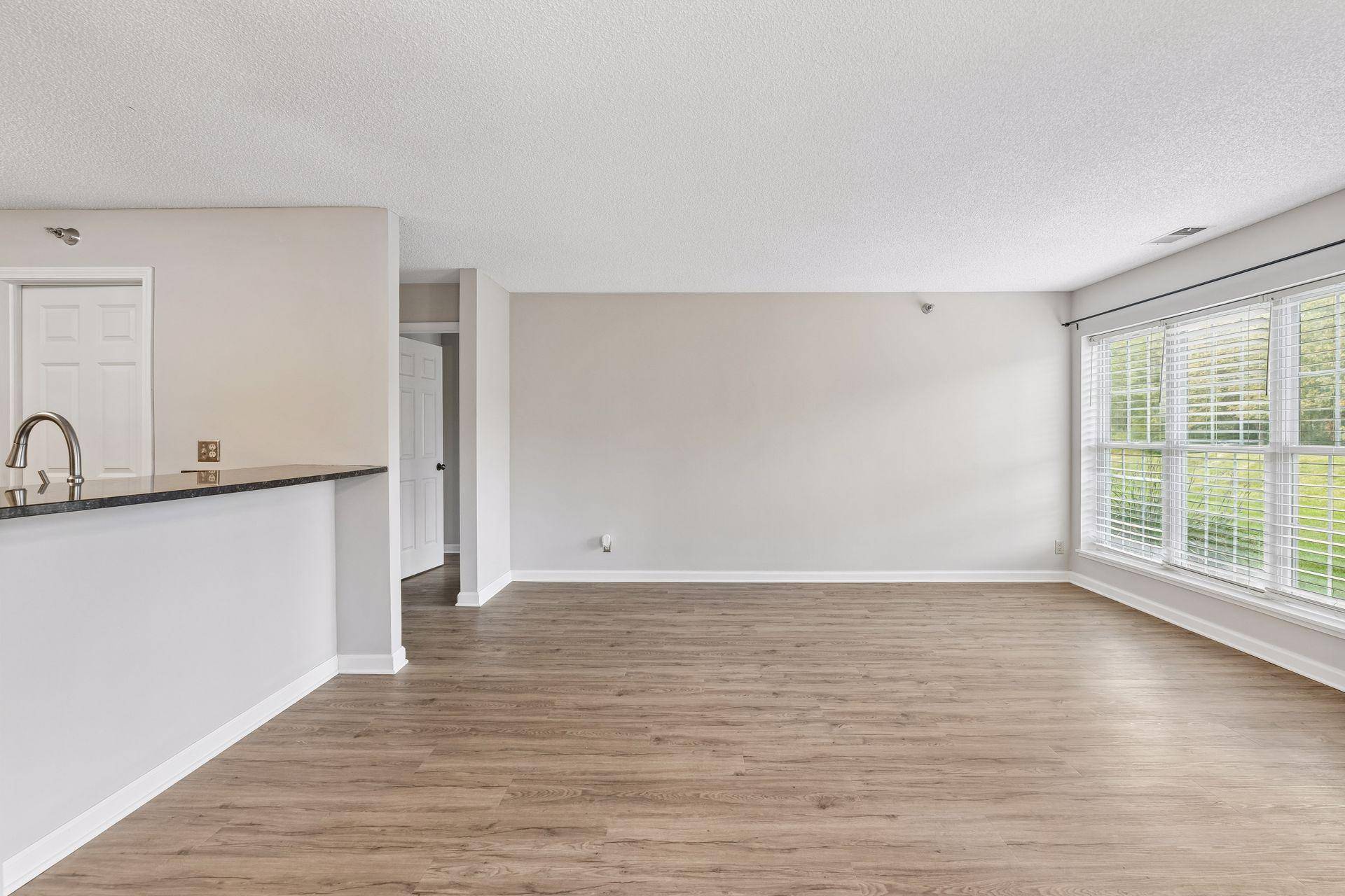 6155 Chasewood Pkwy #1, Minnetonka, MN 55343