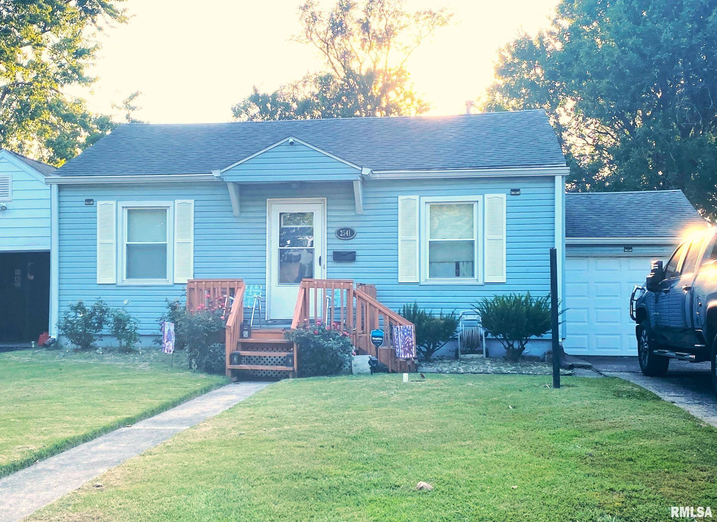 2541 S 4TH ST, Springfield, IL 62703
