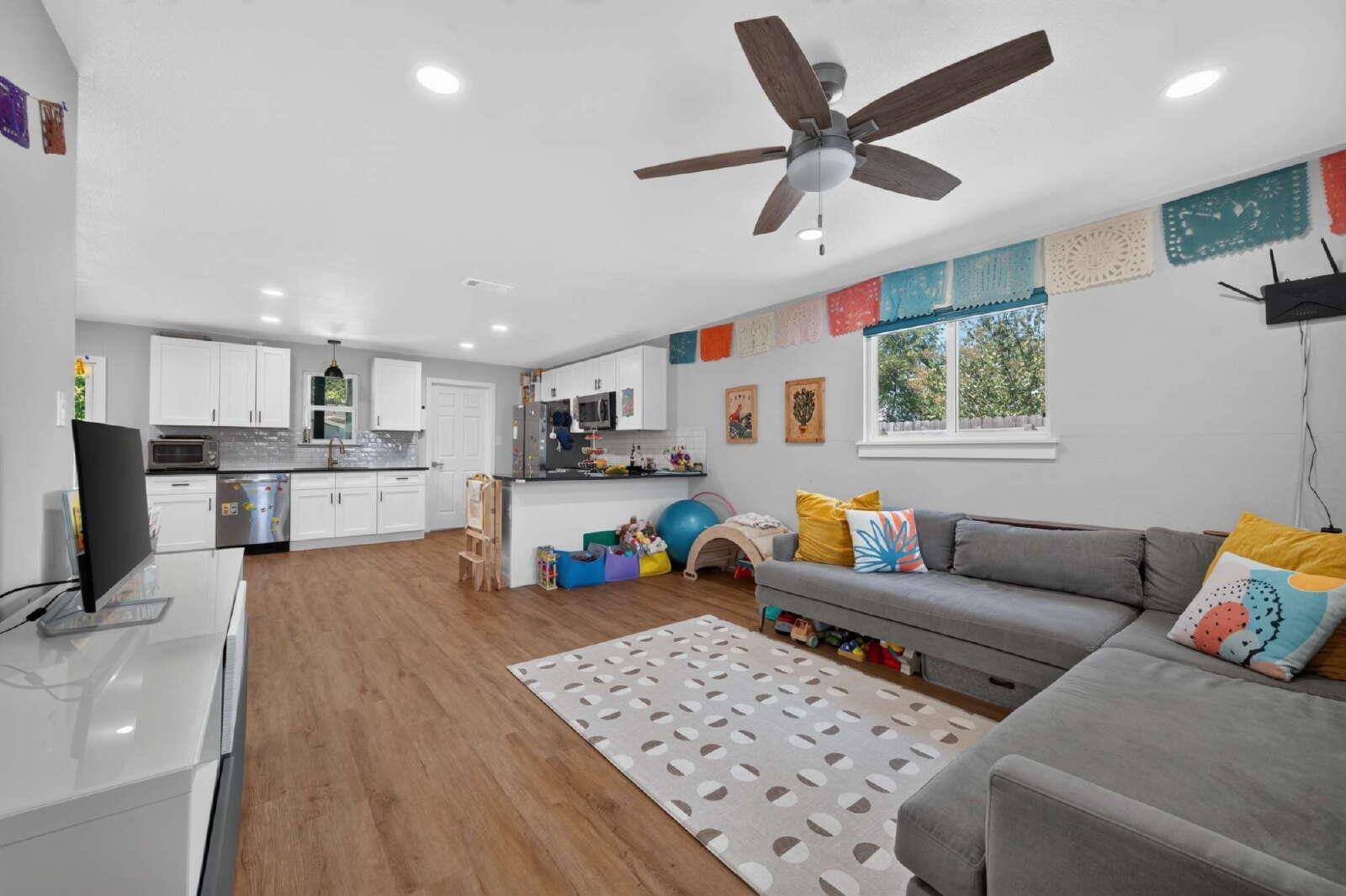6021 Bluebell CIR, Austin, TX 78741