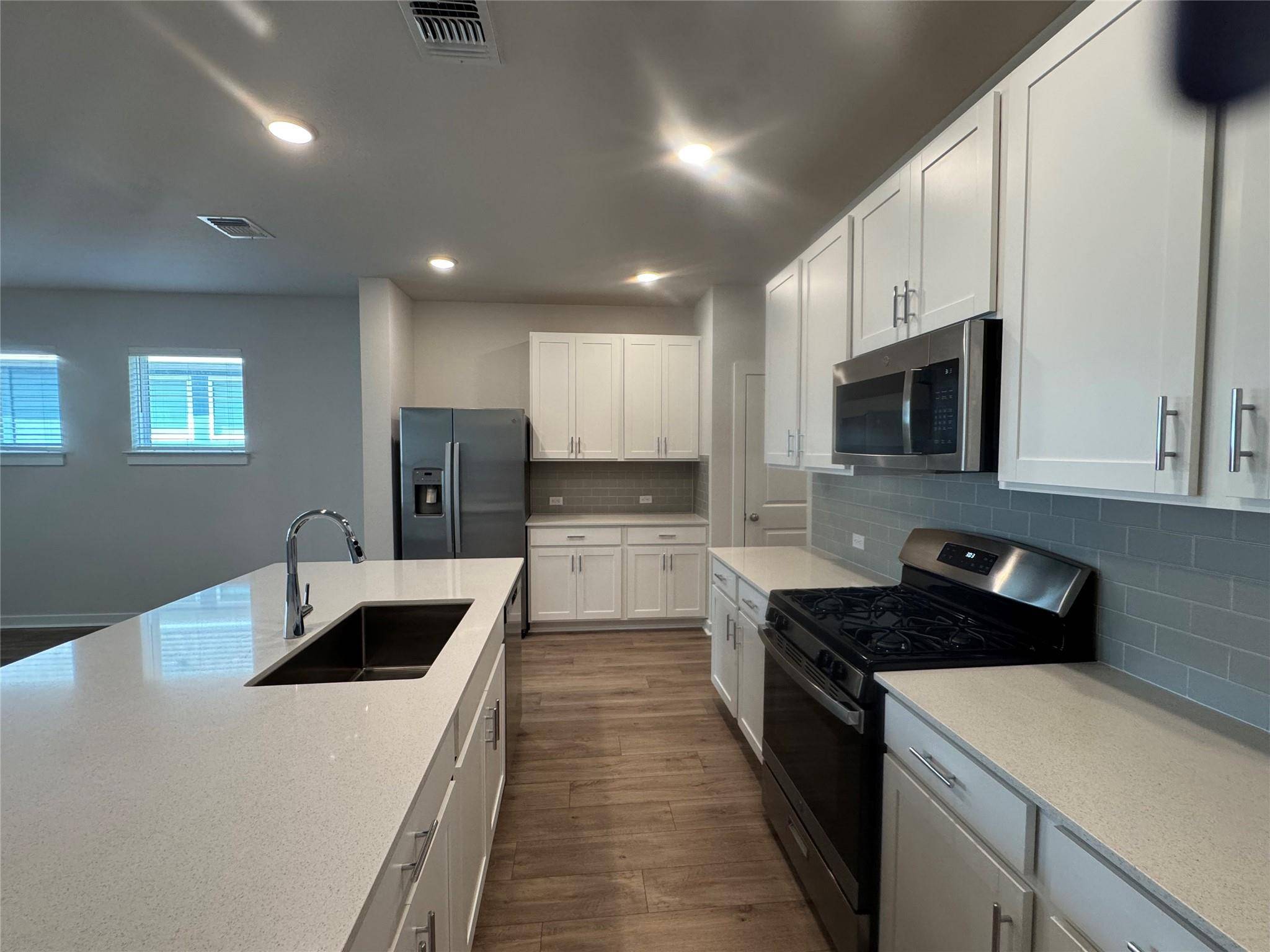 105 Sorghum DR, Hutto, TX 78634