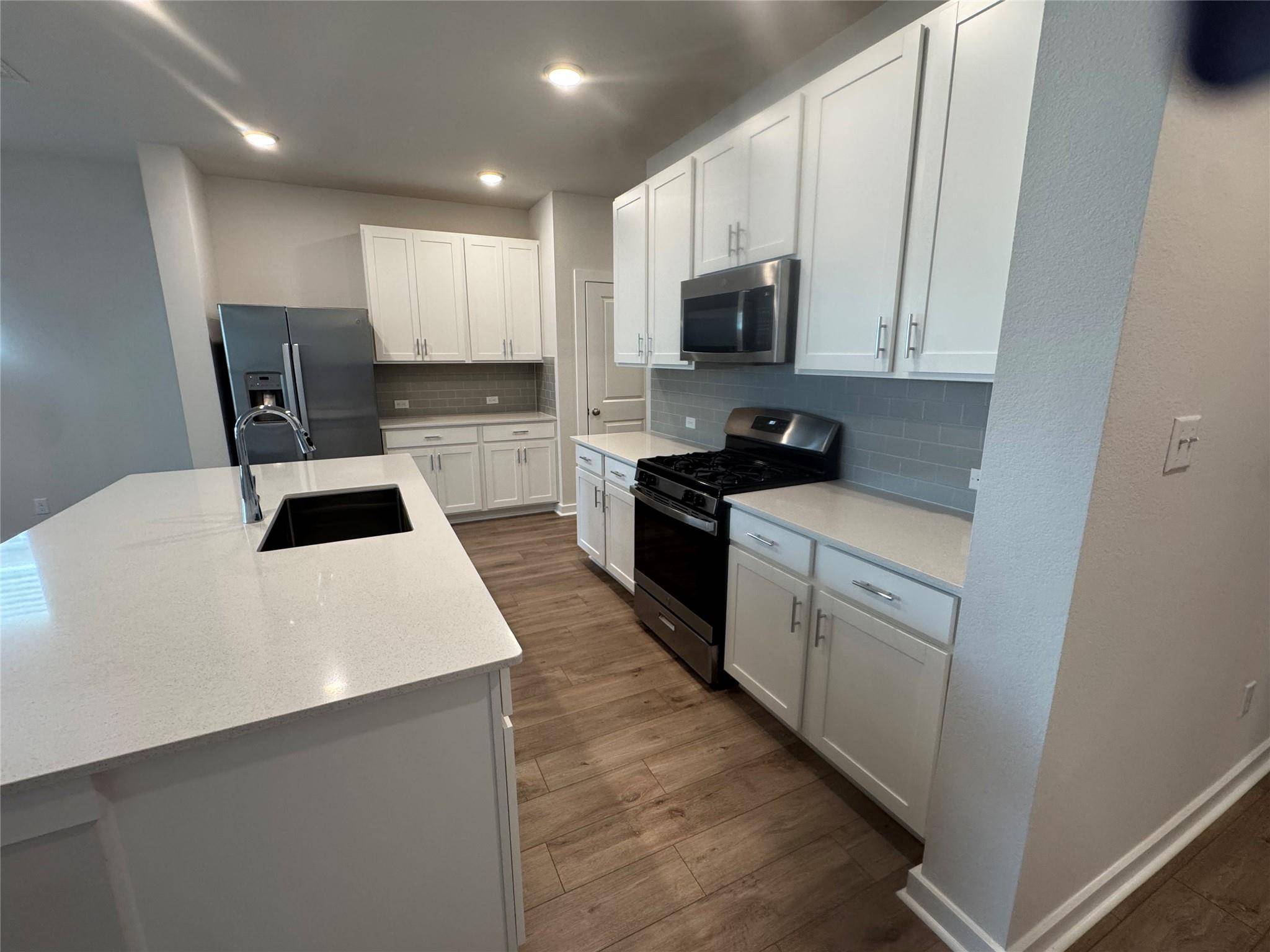 105 Sorghum DR, Hutto, TX 78634