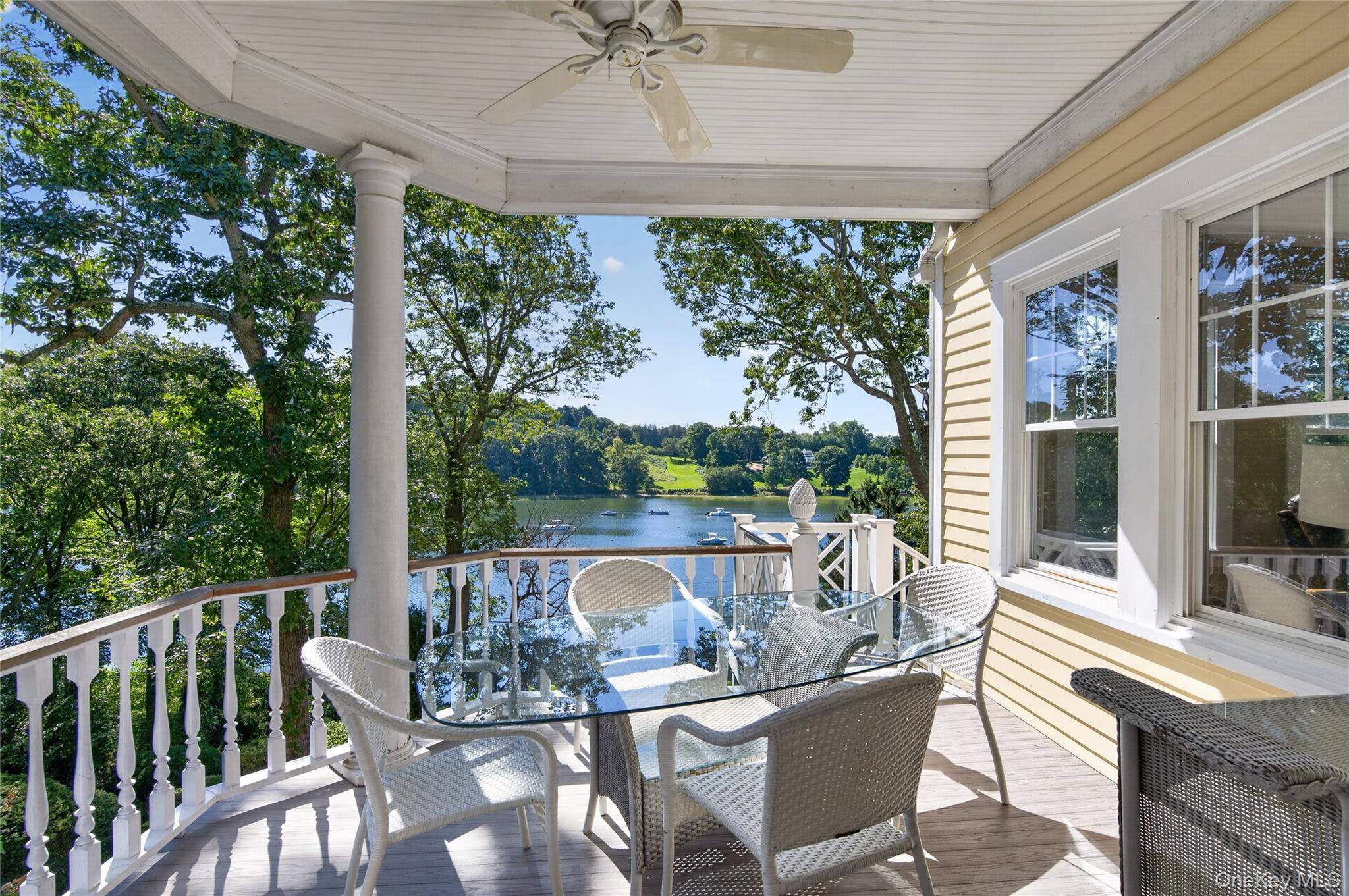 10 Holden LN, Bayville, NY 11709
