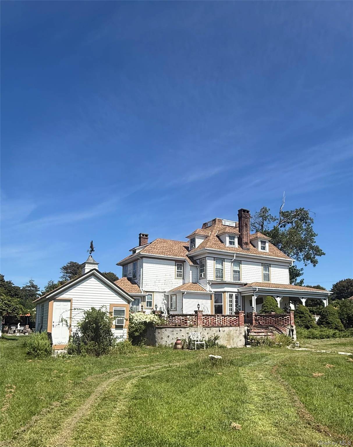 436 Bay AVE, East Patchogue, NY 11772