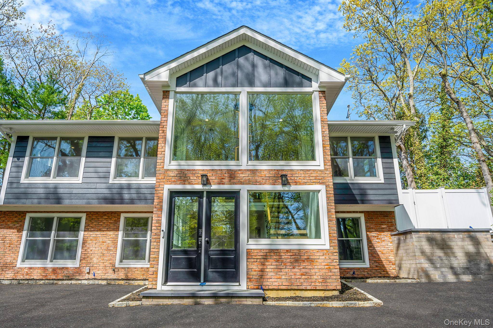 40 Friendly RD, Smithtown, NY 11787